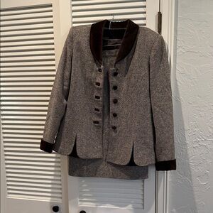 Gorgeous women’s tweed/velvet suit with classic high end details